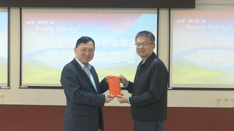 臺東縣各界春節敬軍活動 王副縣長致贈加菜金 結合慢經濟政策強化軍民生活支持