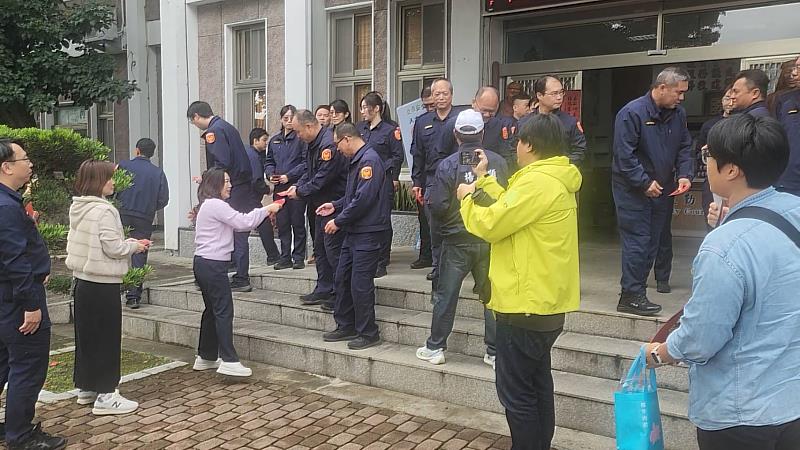 吳秀華議長率議員團隊春節前夕送暖 慰勞關山警分局力挺「115年加強重要節日安全維護工作」