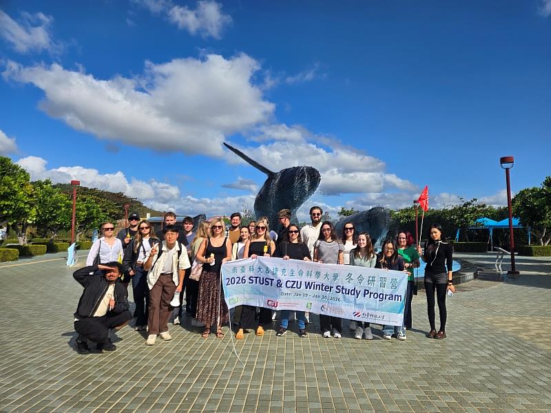 研習團走訪國立海洋生物博物館，親身體驗臺灣熱情的南國風情與自然魅力。