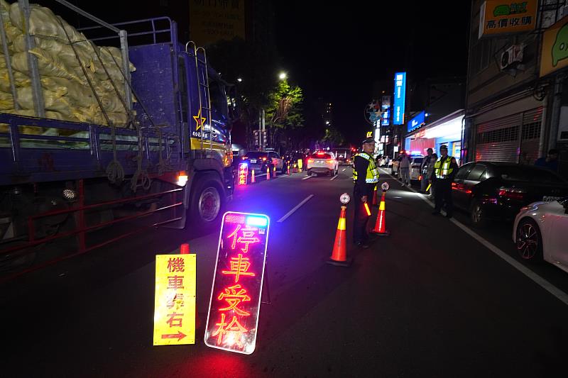 高虹安市長視察路檢。