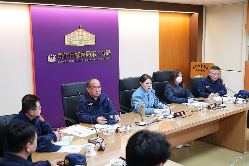 高虹安市長率領市府團隊慰問警察局第二分局員警。