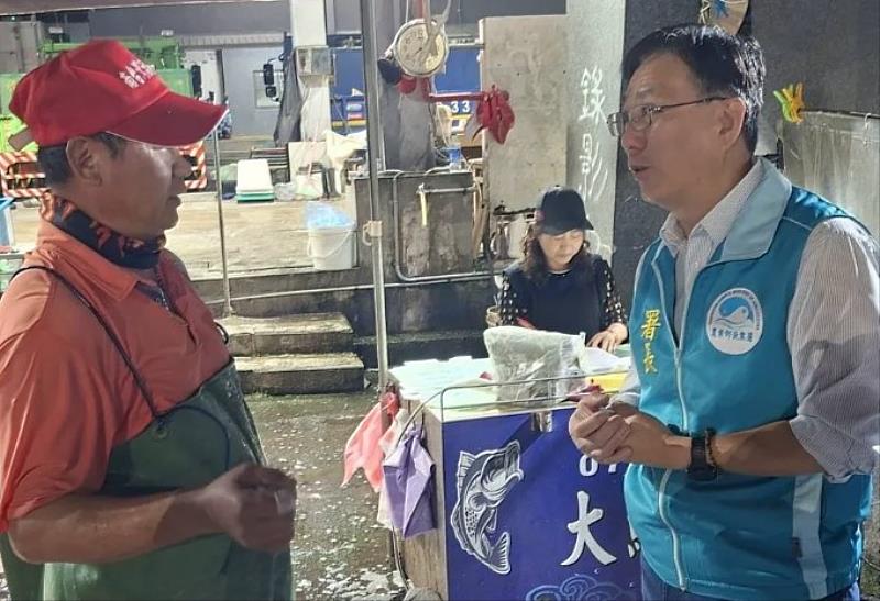 王茂城署長赴岡山魚市場視察，傾聽基層聲音掌握供需現況及發展需求。