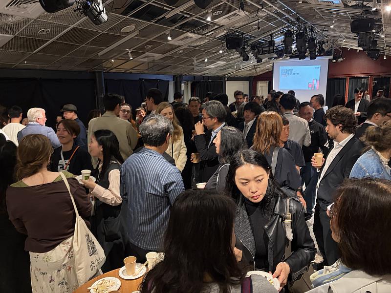 國內外出版人在Farewell Party上齊聚一堂，氣氛熱絡。（文策院提供）