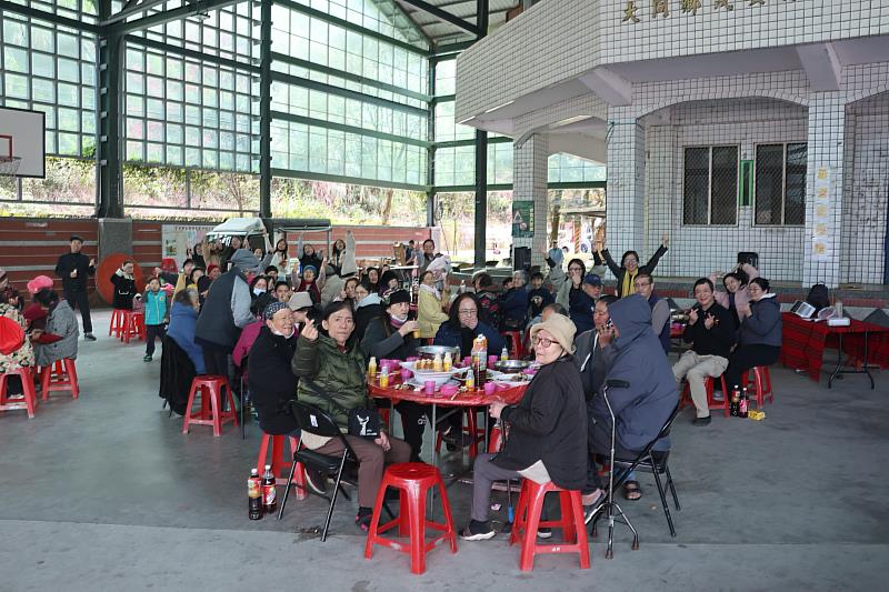 伊甸宜蘭茂安社區長照機構陪伴偏鄉長輩「愛圍爐」。