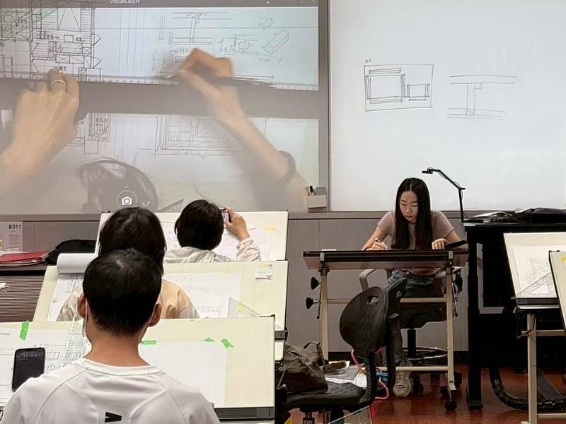 室內設計乙級技術士證照班，課程重視實際操作與繪圖技巧。