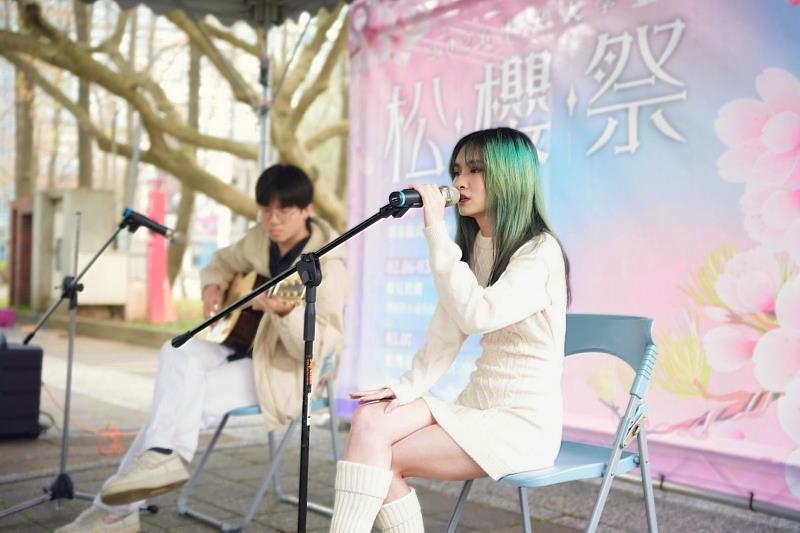 開幕儀式由吉他社與熱音社學生帶來精彩音樂演出，為活動揭開熱鬧序幕。