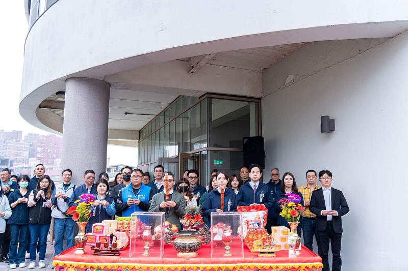 與會長官及貴賓進行開工祭祀祈福儀式。