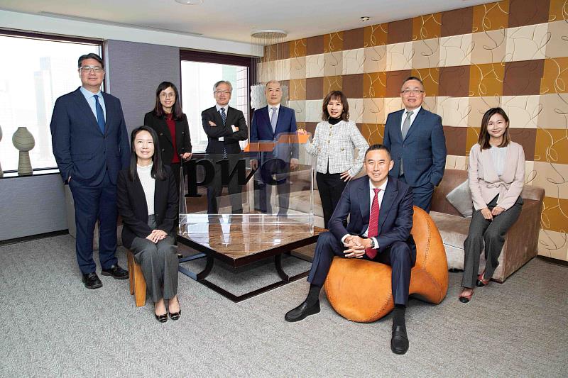 PwC成立台美一站式服務平台,提供北美投資全方位服務,團隊成員包括普華商務法律事務所合夥律師楊敬先(左起)、普華商務法律事務所合夥律師李益甄、資誠普華國際財務顧問公司執行董事洪惠玲、資誠聯合會計師事務所會計師陳民卿、PwC US稅務服務合夥人方振錚、資誠聯合會計師事務所審計服務會計師梁嬋女、資誠美國業務負責人蘇宥人、資誠聯合會計師事務所審計服務會計師郭加龍、資誠聯合會計師事務所併購稅務服務會計師謝淑美。
