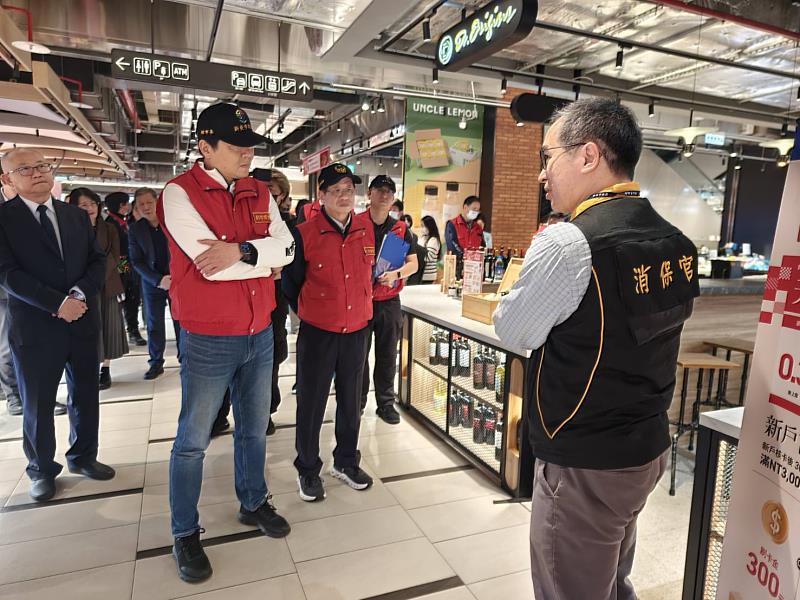 新北市政府工務局抽查3,000平方公尺以上賣場之防火避難設施共計64家，相關缺失立即依照建築相關法規處分。