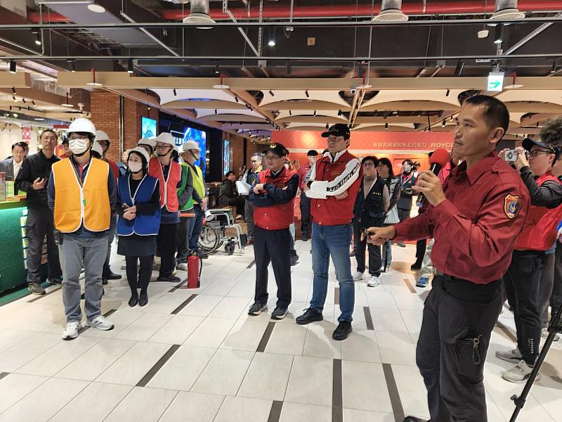 新北市政府消防局亦針對新北市列管之2,687家轄內人潮出入眾多場所進行消防安全檢查，並辦理7處大規模場所之春節前搶救演練，以提升火災搶救效能及減少人命傷亡。