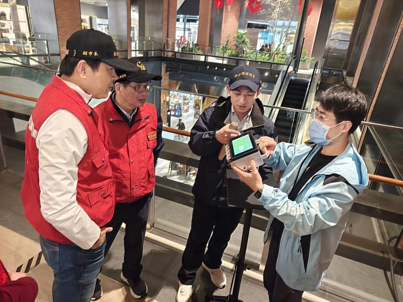 本日稽查之重點項目包括電動車充電樁是否符合規範、食品標示及儲存環境是否符合衛生規範、是否確實標示肉品產地、天然氣管線及相關設備是否符合規定、消防安全設備是否動作正常，及安全梯、手扶梯、防火門等安全設施是否通暢無阻、自衛消防編組演練是否落實、室內空氣品質是否良好等。