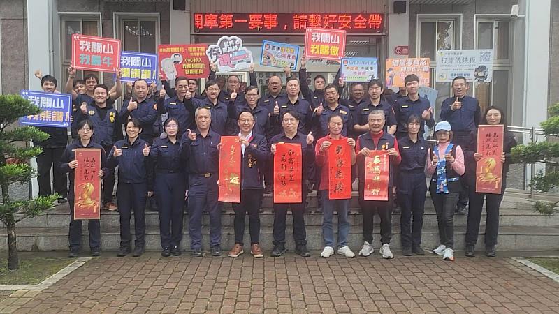 縱谷5鄉鎮長及主席春節前夕慰勉關山警 齊心守護治安為警加油打氣