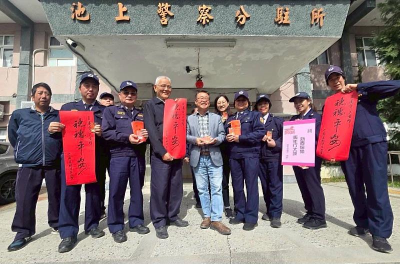 縱谷5鄉鎮長及主席春節前夕慰勉關山警 齊心守護治安為警加油打氣