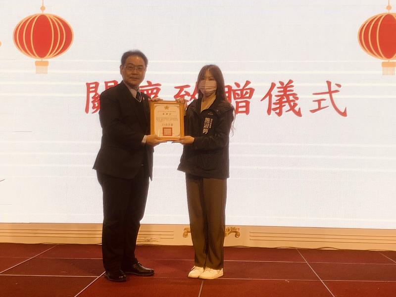 榮服處頒發感謝狀予本府。