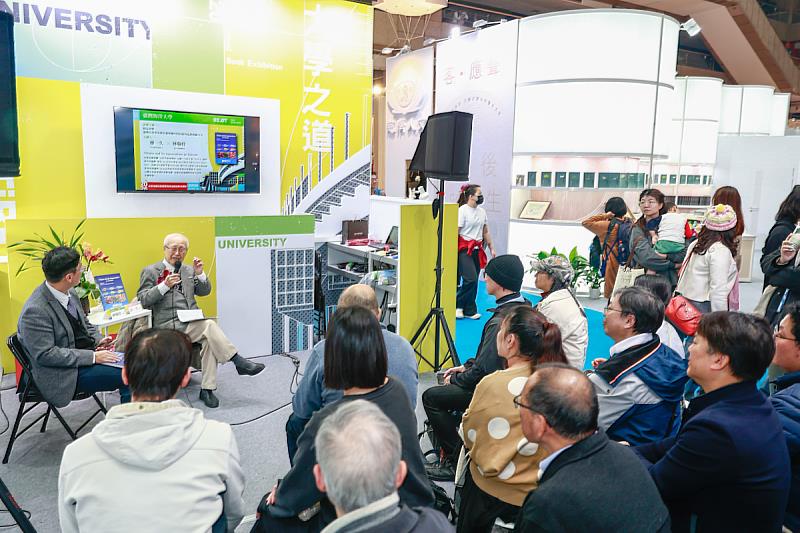 講座吸引了許多對水產養殖有興趣的讀者駐足。