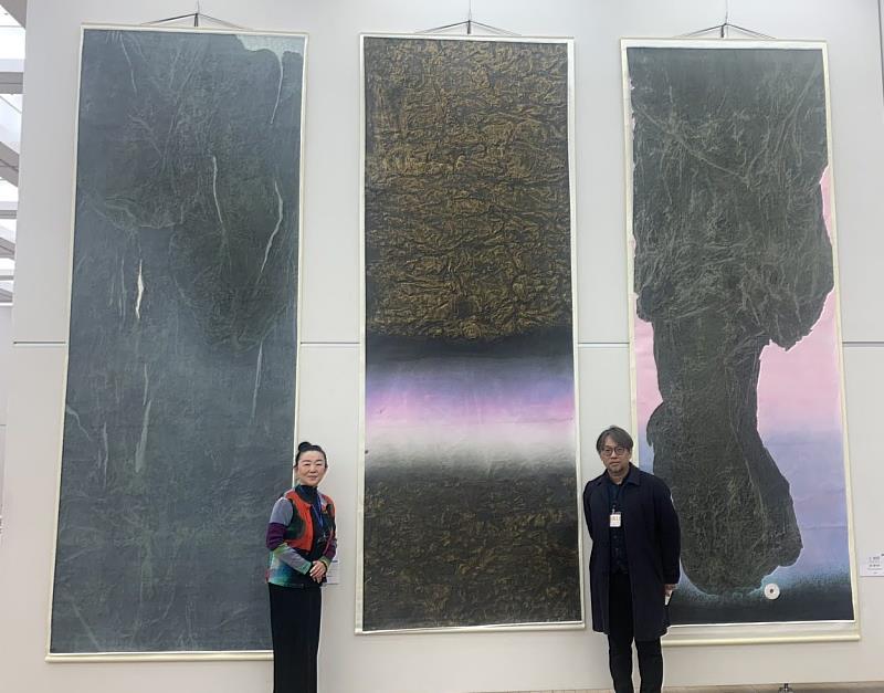 左起:日本NAU成員、現代書道家栗原光峯女士與NAU台灣首位成員王穆提。