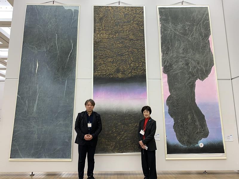 左：日本NAU台灣首位成員王穆提，右：日本國立美術館學藝員、日本九州產業大學名譽教授光行洋子女士。
