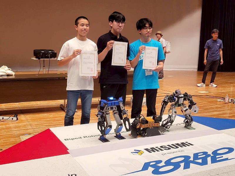 林睿杰（中）榮獲第4名，並同時獲得日本工業零組件大廠Misumi頒發的「Misumi 特別賞」。