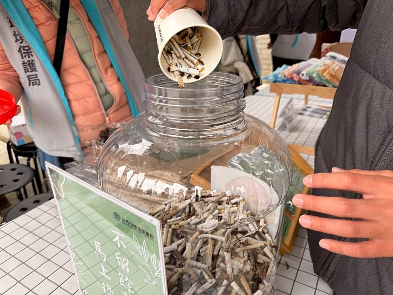 學生撿菸蒂成果。
