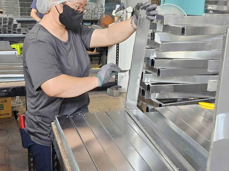 半導體擴廠耗材戰 鉅為首創濾網再生+共享成隱形冠軍