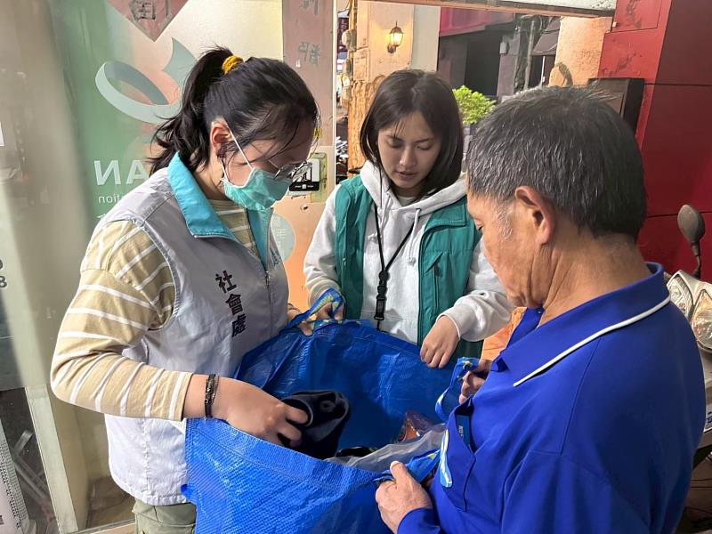 竹市府啟動春節關懷送暖機制。