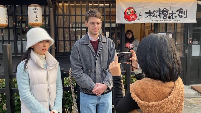 義大利與日本籍國際學生以流利中文受訪,暢談選擇雲科大就讀的契機,以及對本次嘉義文化參訪活動的深刻體驗。