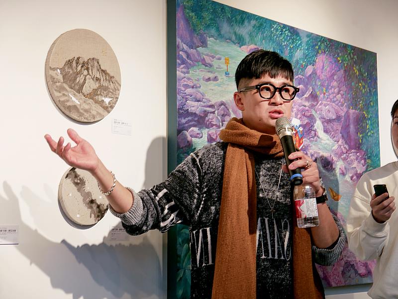 藝術家范子翔於開幕茶會中分享創作歷程，從城市觀察出發，談及作品如何在現實與心象之間反覆建構，回應對安放與歸屬的思考。