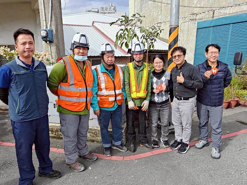春節前送暖第一線 臺東縣環保局走訪各鄉鎮清潔隊拜年致謝