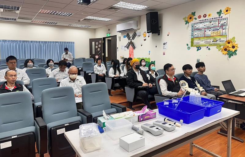 志工齊聚中科虎尾園區污水處理廠會議室，參與河川守護行動教育訓練。