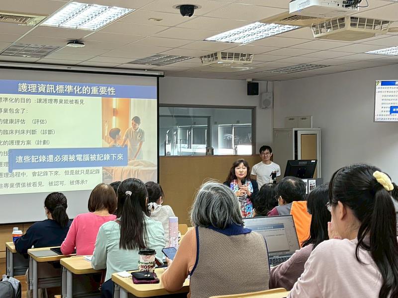 國立臺南護理專科學校與台灣護理資訊學會攜手舉辦初階資訊護理師培訓，共同推動醫護資訊化。