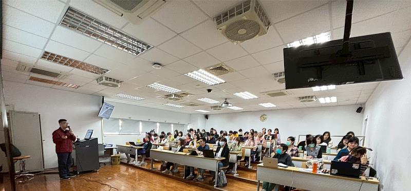 國立臺南護理專科學校與台灣護理資訊學會攜手舉辦初階資訊護理師培訓，共同推動醫護資訊化。