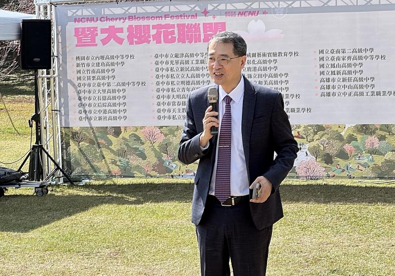 「櫻花盛宴：暨大春之饗」活動，暨大校長武東星致詞感謝地方產業夥伴的跨界參與。