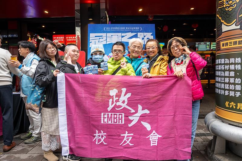 受邀本次活動的慢飛天使孩子們與家長在觀影前留影，相信《冠軍之路》電影能夠帶來正面積極與陽光般的勇氣。