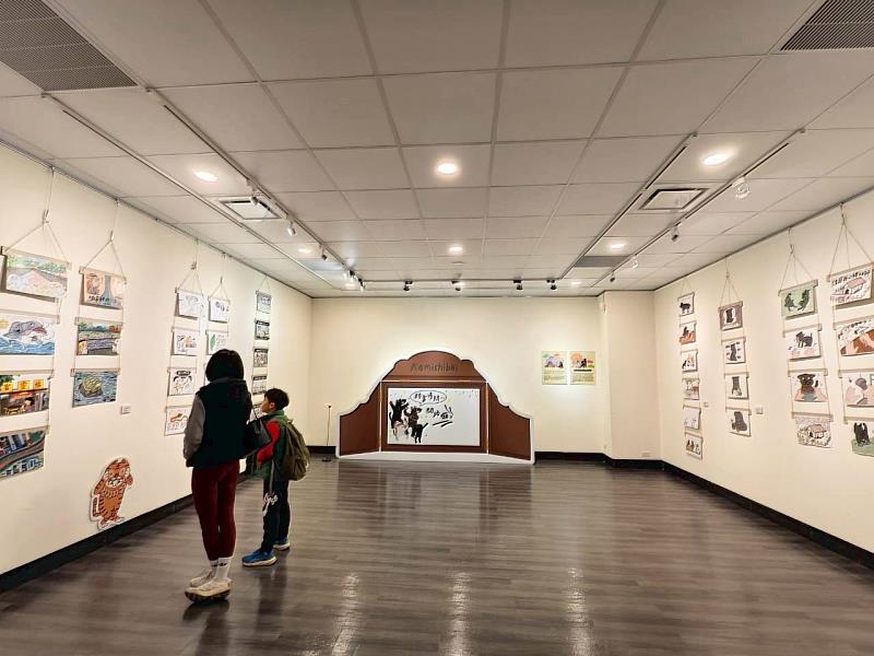 現場展出葉毓勻6件「紙芝居（連環圖畫劇）」畫片。