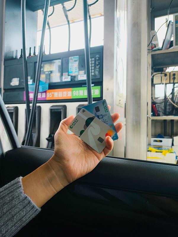 陽信銀行一卡通聯名鈦金卡全新權益登場 國內1.1%、國外2.2%回饋無上限