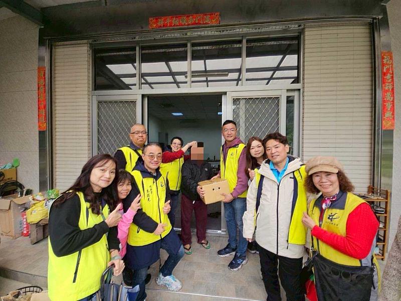 由救國團新北市新莊區、坪林區團委會共同辦理的「救國團助獨居長輩-扶弱送愛送年菜」活動,於115年2月7日(星期六)在新北市坪林山區溫暖展開。