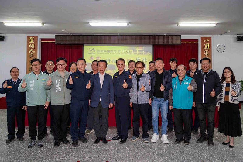 翁章梁慰問第一線執勤員警及協勤民力