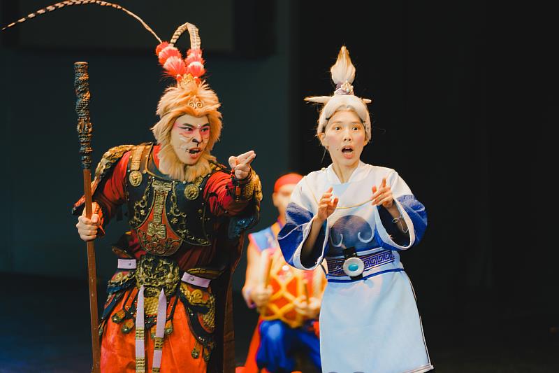 齊天大聖攜手文昌毛筆頭踏上尋找善與美的任務。