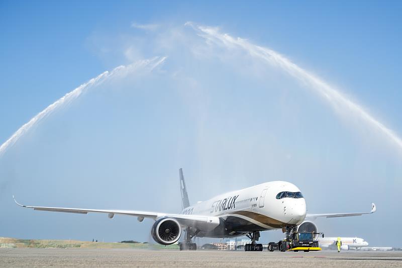 星宇航空第一架A350-1000於今(10)日首飛JX802航班,正式執行首次載客飛航。