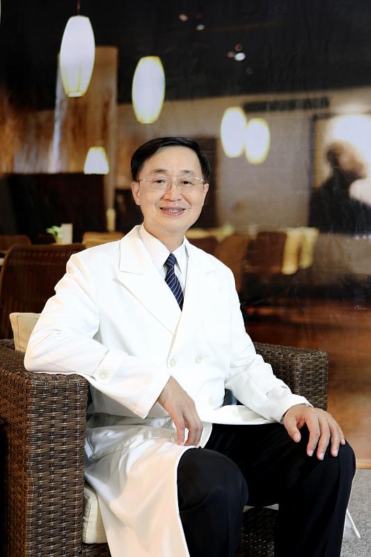 花蓮慈院院長室資深顧問、同時也是小兒部兒童神經科主任的王傳育提醒,孩童調節體溫與免疫力較弱,家長應特別留意健康狀況。