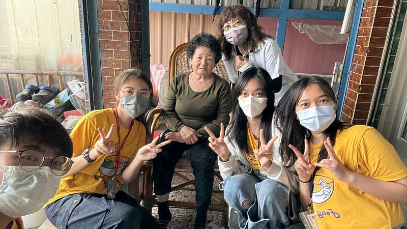 小琉球離島做家庭訪視。