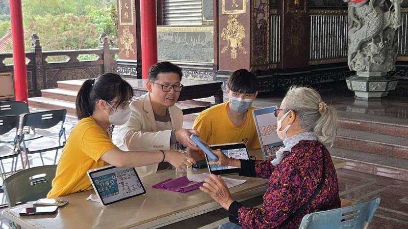 小琉球三隆宮廟口衛教宣導。