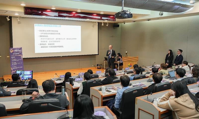 圖4:首場說明會由第2屆新北企業精典獎德淵企業曹連第永續長分享實戰經驗;第2場將邀天明製藥詹詠寧董事長接力,傳授「傑出女力」及「創新投資」雙料獲獎關鍵。