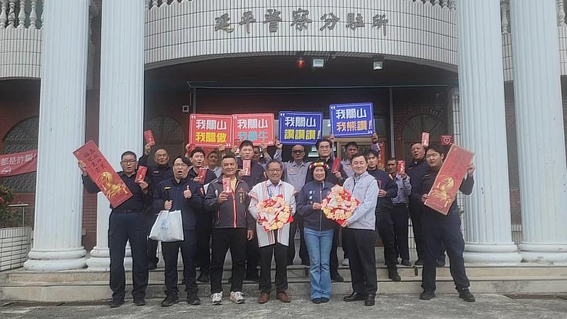 縣長饒慶鈴縱谷走春慰勉關山警分局及協勤民力