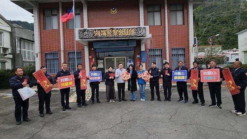 縣長饒慶鈴縱谷走春慰勉關山警分局及協勤民力