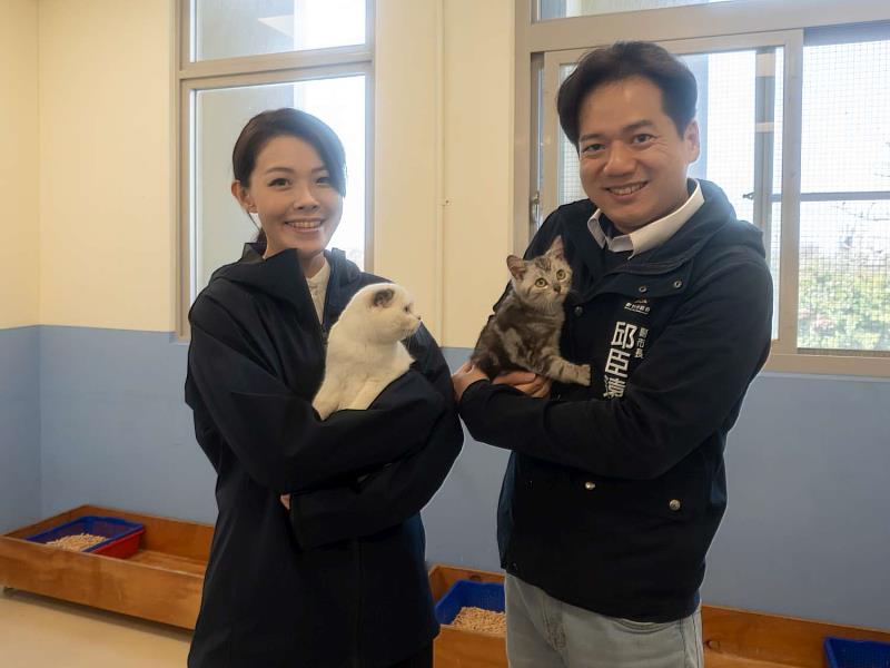 市長高虹安偕副市長邱臣遠今（10）日前往視察新竹市動物保護及防疫所。