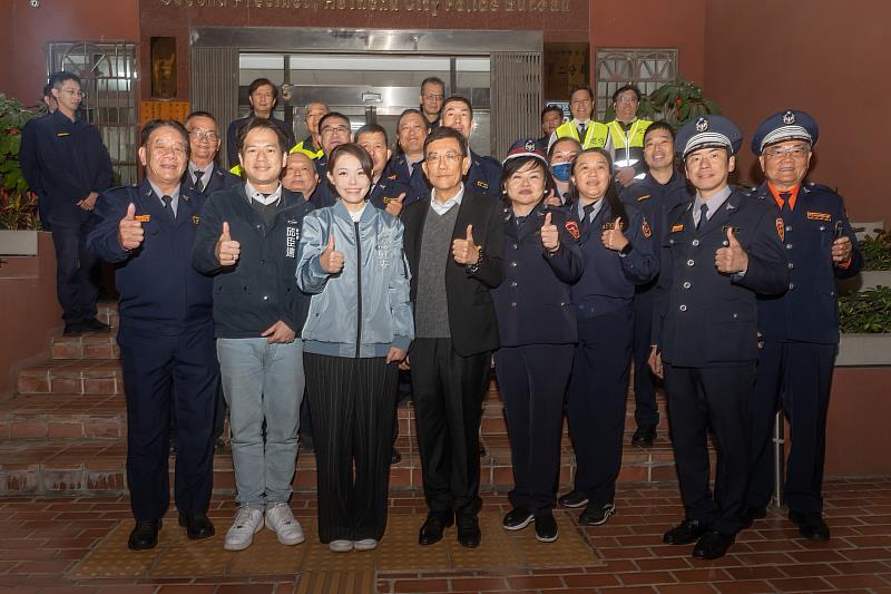 「加強重要節日安全維護工作」正式啟動,市長高虹安、副市長邱臣遠與新竹市議會議長許修睿、副議長余邦彥前往轄內警消單位慰問。
