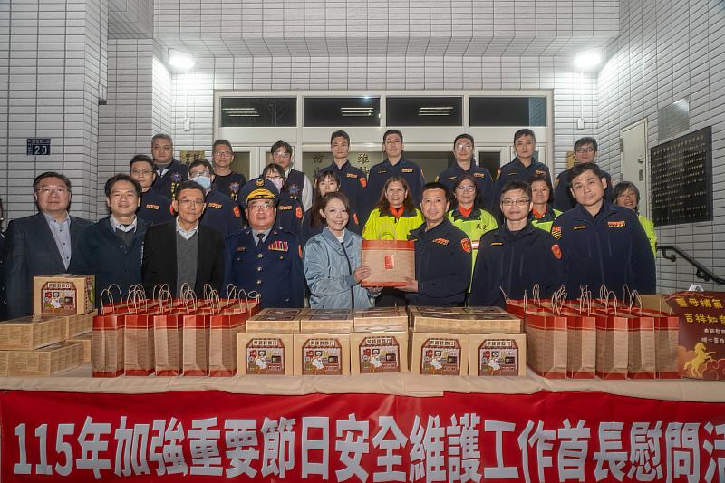 「加強重要節日安全維護工作」正式啟動，市長高虹安、副市長邱臣遠與新竹市議會議長許修睿、副議長余邦彥前往轄內警消單位慰問。
