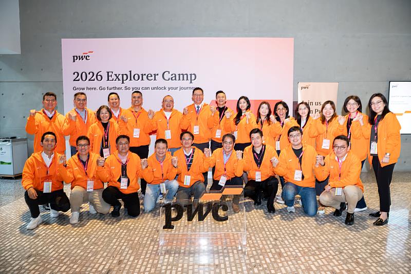 PwC Taiwan資深會計師與學員們於晚宴交流職涯方向。