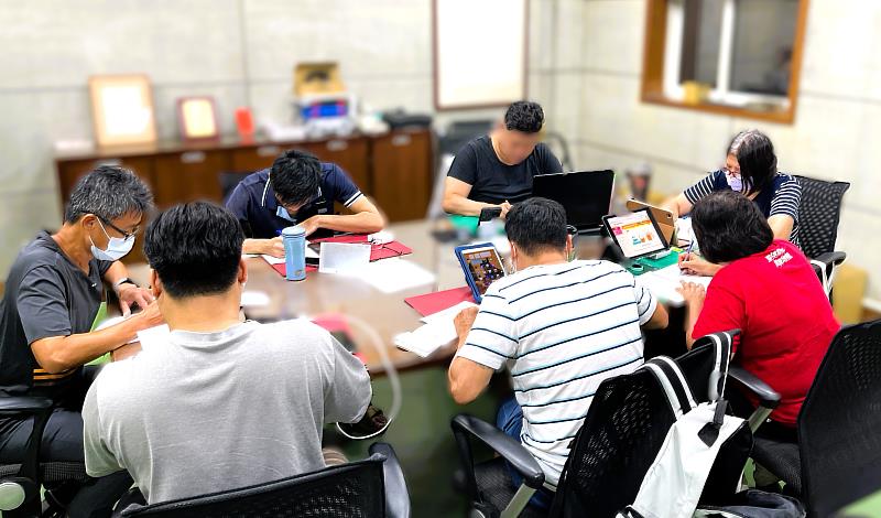 北分署協助企業與勞工申請「減班休息勞工再充電計畫」，勞工參加線上平台課程，依實際訓練時數申領津貼。